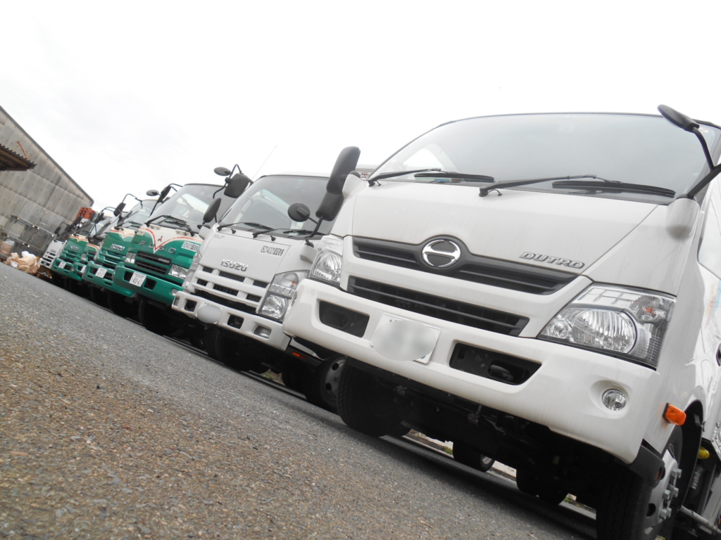 日本資源流通のトラック