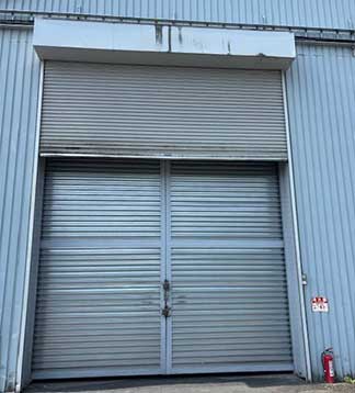 ウブカタ資源(株)「倉庫の二重扉」