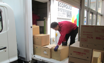 秋田協同清掃株式会社「裁断作業」