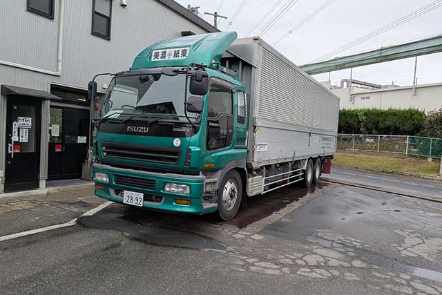 美濃紙業株式会社「15tウイング車」